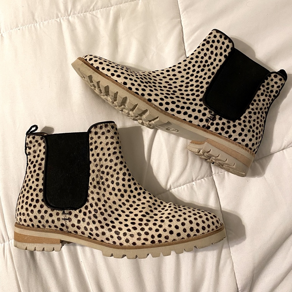 Spotted leopard leather Chelsea booties / boots 9.5